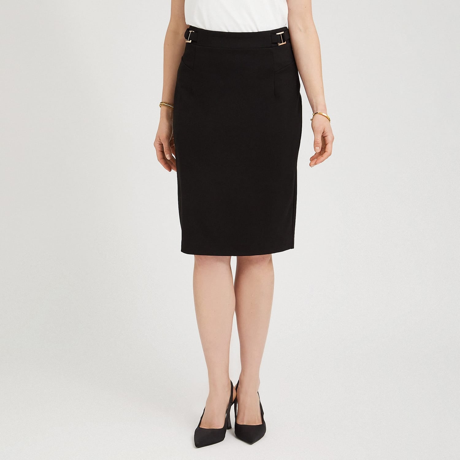 Falda Elasticada con Aplicación en Pretina Negro